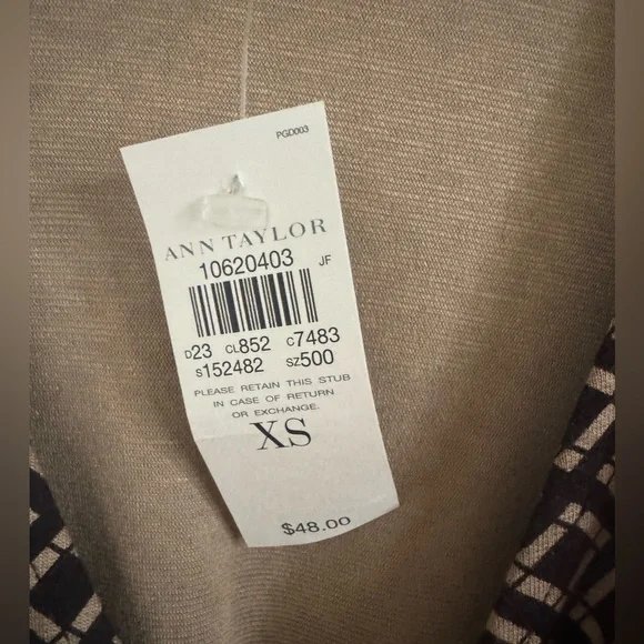 Ann Taylor V Neck top - Picture 4 of 6